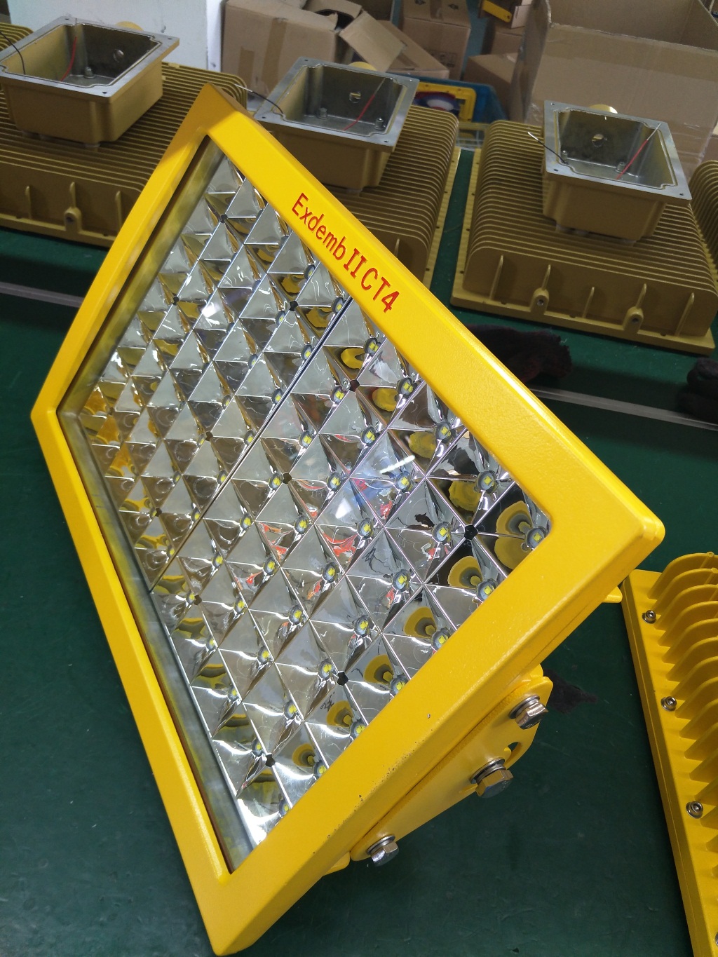 led防爆應(yīng)急燈