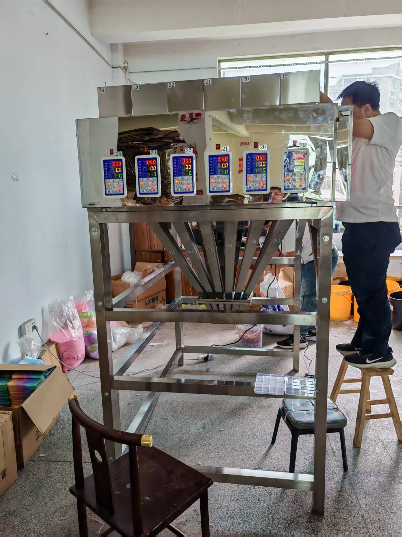 软陶片颗：凶28头多功能分装机（拼豆装盒机定制）现货